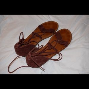 American Eagle Tie Up Maroon Sandals